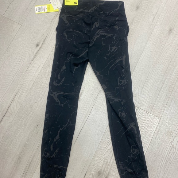 All in Motion Black Swirl Pattern Leggings - Picture 7 of 8